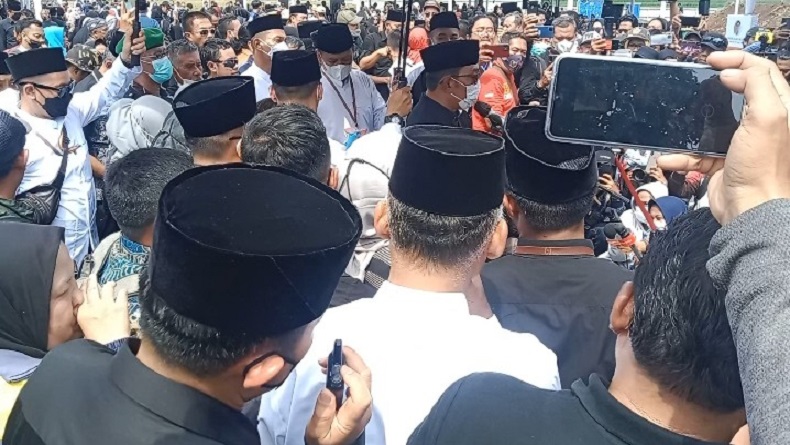 Tinggalkan Pusara Putra Sulung di Cimaung, Ridwan Kamil: Eril Pasti Bahagia Diiringi Jutaan Doa