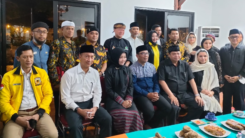 Pimpinan Golkar Takziah ke Rumah Ridwan Kamil, Airlangga: Jutaan Rakyat Mendoakan Eril