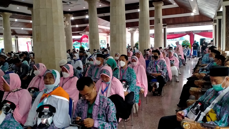 Bahagianya Jamaah Calon Haji Asal Indramayu Berangkat Ke Tanah Suci