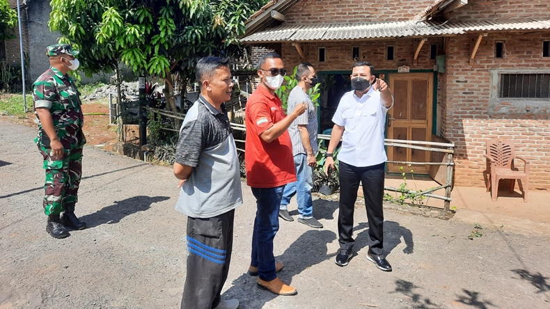 title Dirreskrimum Polda Lampung Pantau Pencabutan Plang Khilafatul Muslimin Dirreskrimum Polda Lampung Pantau Pencabutan Plang Khilafatul Muslimin