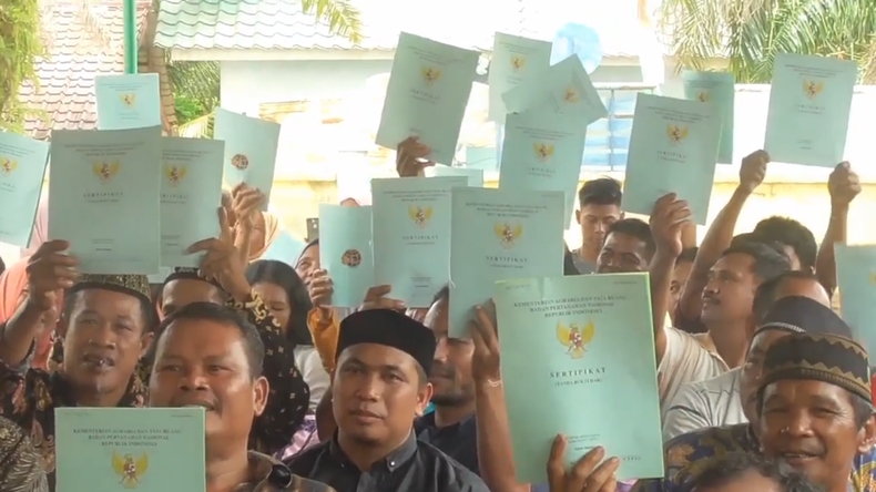 20 Tahun Menanti, Warga Aceh Singkil Akhirnya Dapat Sertifikat Tanah Gratis