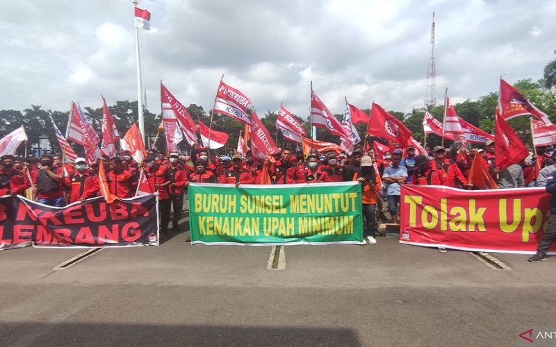title Buruh Datangi 3 Lokasi di Palembang, Ini Tuntutannya Buruh Datangi 3 Lokasi di Palembang, Ini Tuntutannya
