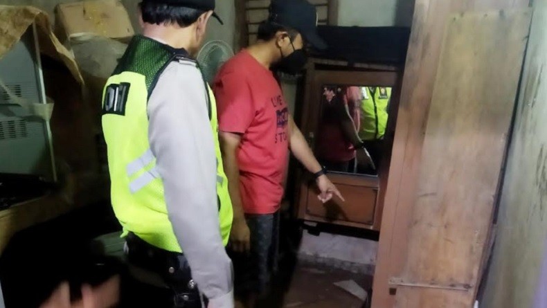 title Pria asal Banyuwangi Ditangkap Polisi karena Sekap Remaja Perempuan di Dalam Lemari Pria asal Banyuwangi Ditangkap Polisi karena Sekap Remaja Perempuan di Dalam Lemari