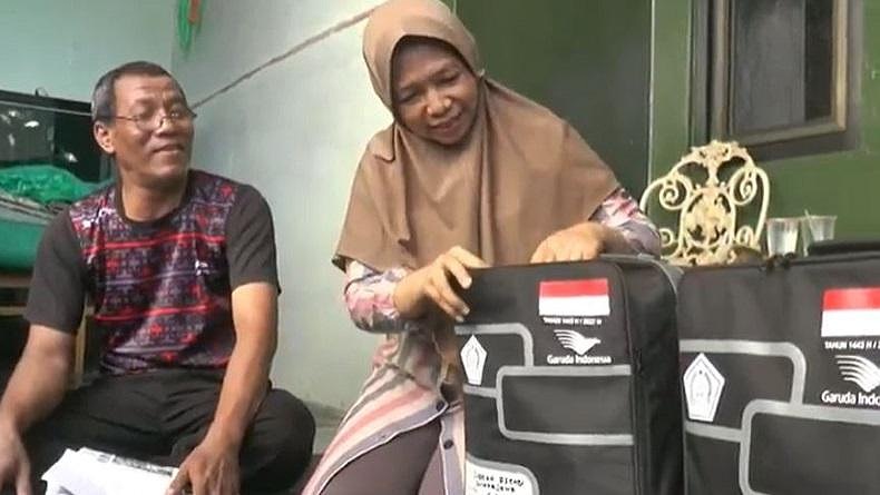 title Loper Koran dari Semarang Wujudkan Mimpi Naik Haji, Hasil Nabung 12 Tahun Loper Koran dari Semarang Wujudkan Mimpi Naik Haji, Hasil Nabung 12 Tahun