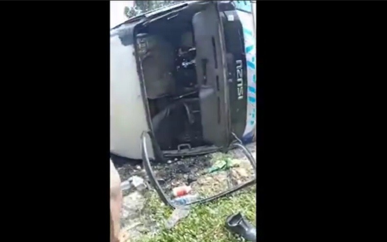 title Mikrobus Terguling di Jalinsum Asahan, Tiga Penumpang dan Sopir Terluka Mikrobus Terguling di Jalinsum Asahan, Tiga Penumpang dan Sopir Terluka