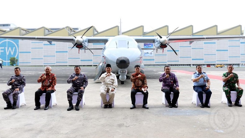   TNI AL Terima Pesawat dan 2 Helikopter Anti-Kapal Selam Canggih Produk Dalam Negeri