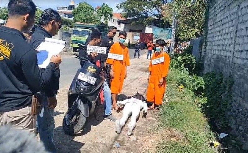 Rekonstruksi Pembunuhan di Denpasar, Korban Dihantam Kayu hingga Ditabrak Motor