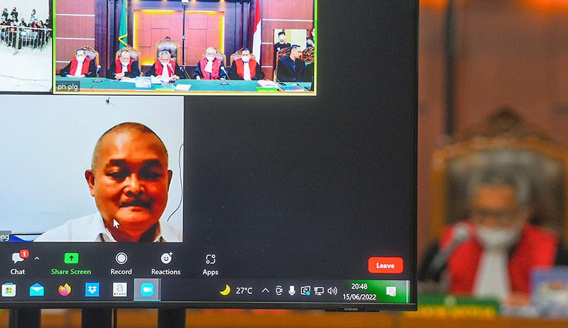 Ekspresi Alex Noerdin Divonis 12 Tahun Penjara soal Kasus Korupsi Masjid Sriwijaya - Bagian 2