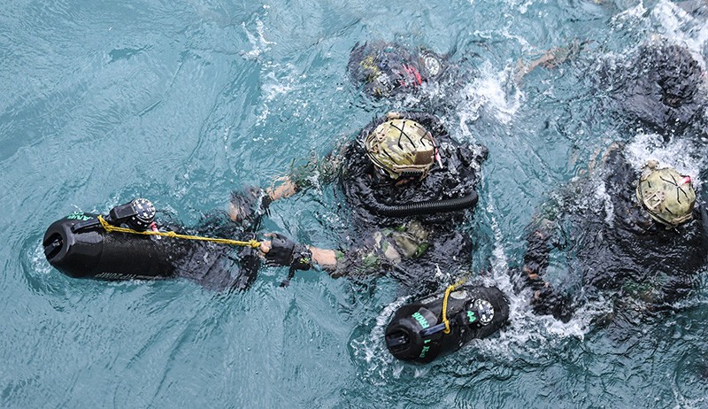 Kopaska TNI AL Serbu Kapal Tongkang Berisi Teroris di Perairan Kepulauan Seribu - Bagian 1