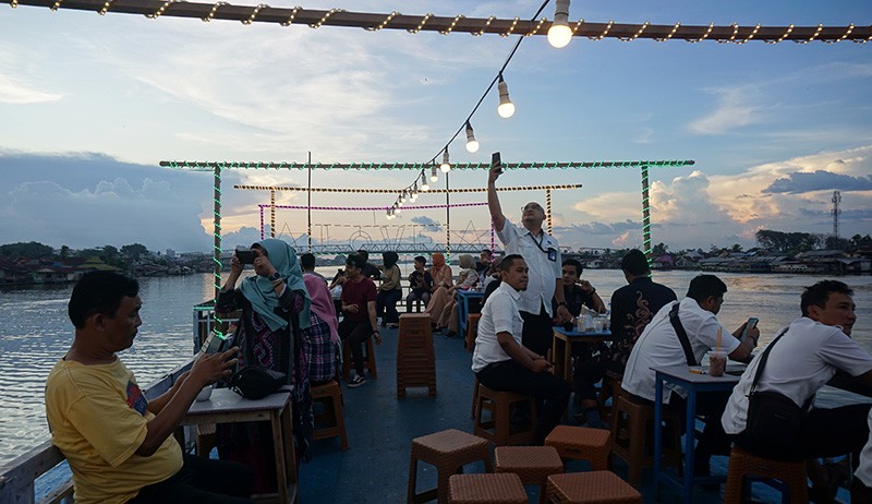 Wisata Susur Sungai Kapuas, Tarif Rp15.000 per Penumpang - Bagian 2