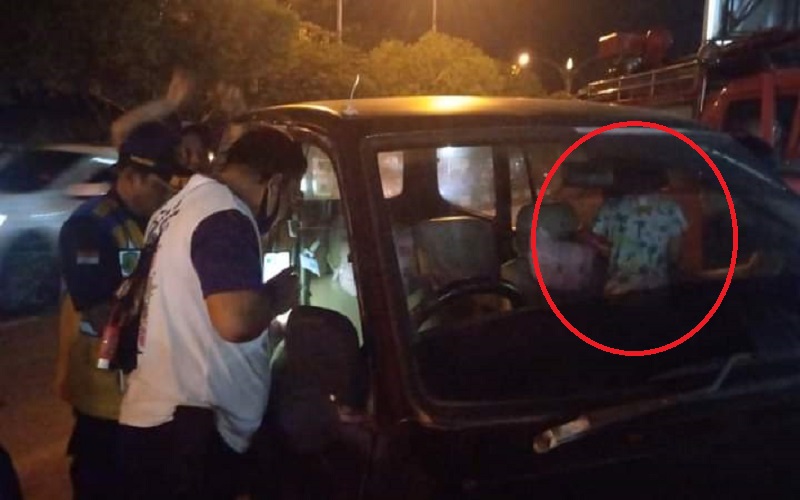 Aksi Heroik Tim 112 Damkar Evakuasi Anak Kecil Terkunci Dalam Mobil Malam Hari