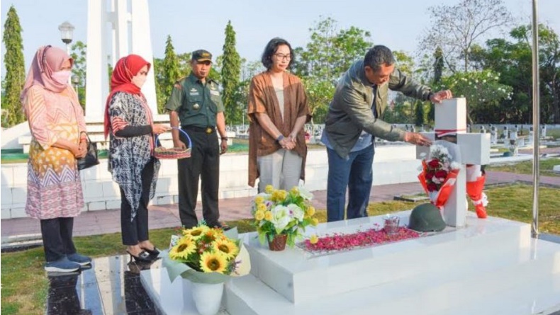 Pamit Tinggalkan Jayapura, Brigjen TNI Izak Pangemanan Ziarah ke Makam Pahlawan