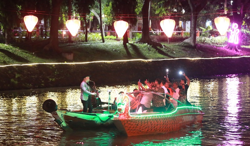 Sungai Kalimas Surabaya Makin Cantik, Mirip Wisata Perahu di Venesia