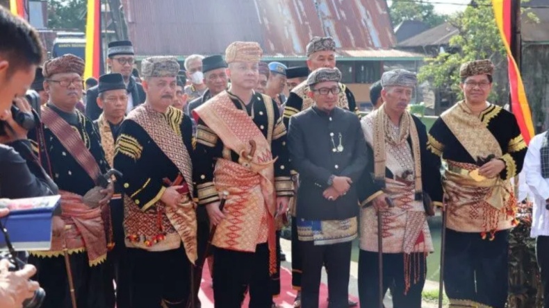 Kapolda Sumbar Irjen Pol Teddy Diberi Gelar Kehormatan Adat