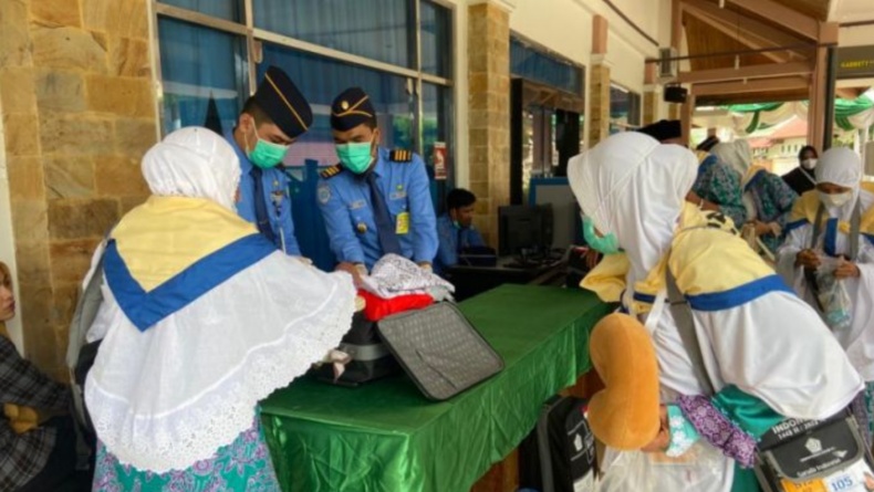 Petugas Amankan Gunting hingga Pisau dari Calon Jemaah Haji Aceh