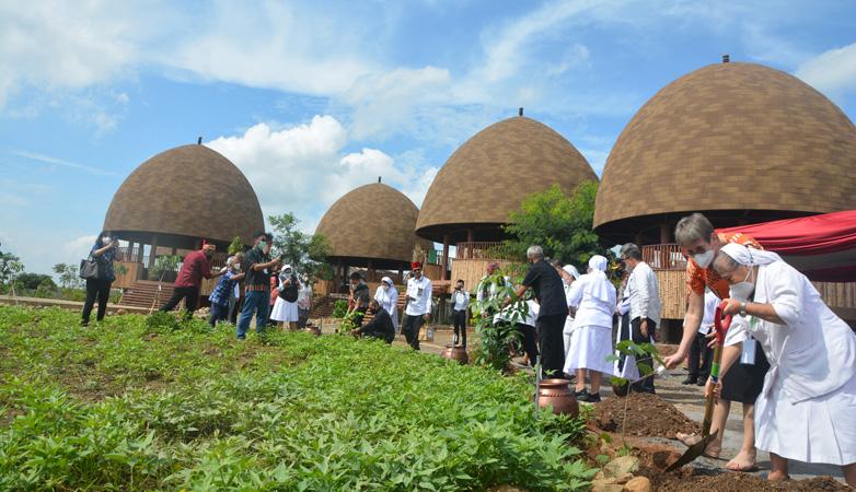  Unik, Laboratorium Sekolah Berbasis Alam di Semarang Ini Berbentuk Rumah Honai