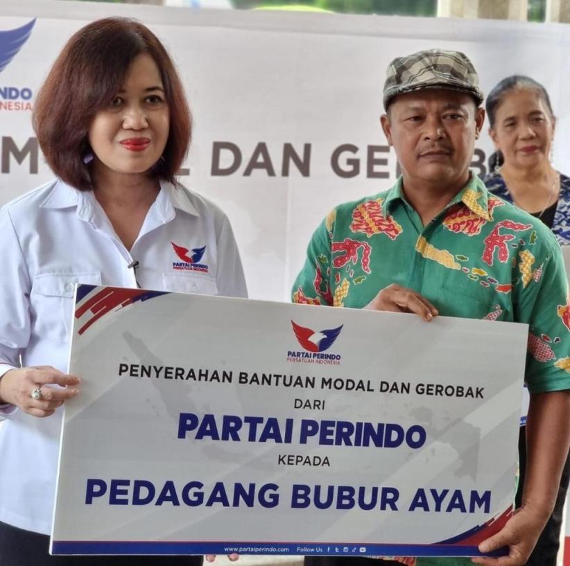 Partai Perindo Bagikan Gerobak untuk Pedagang Bubur Ayam dan Tahu Gejrot - Bagian 4