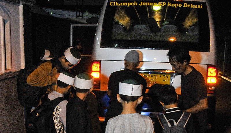 Pesantren Khilafatul Muslimin Ditolak Warga, Seluruh Santri Dipulangkan - Bagian 1