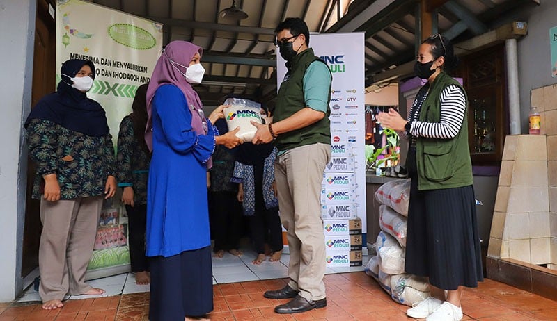 Panti Asuhan Nurul Hasanah Jakarta Dapat Bantuan Beras dan Vitamin dari MNC Peduli - Bagian 1
