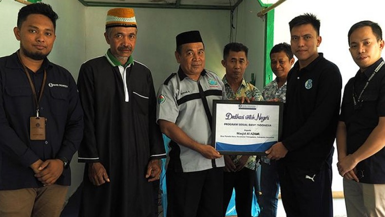 BI Gorontalo Serahkan Bantuan Sosial untuk Masjid di Daerah Terpencil