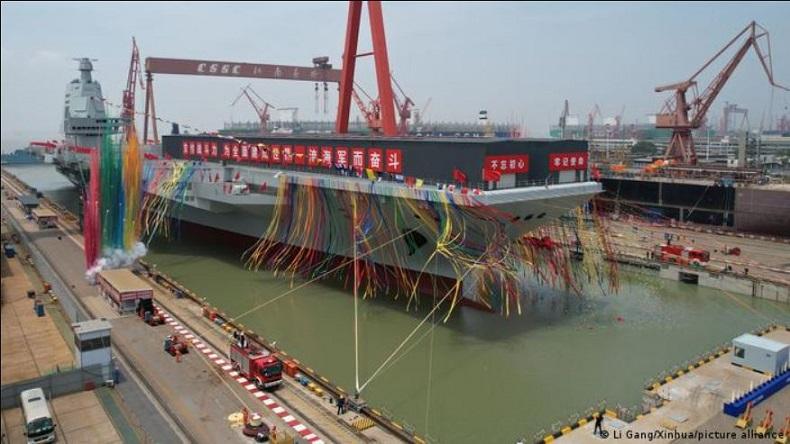 Unjuk Gigi ke Negara Pesaing, China Luncurkan Kapal Induk Ketiga