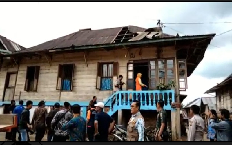 Korban Puting Beliung di Lahat Mulai Perbaiki Rumah, Bupati: Akan Diganti 