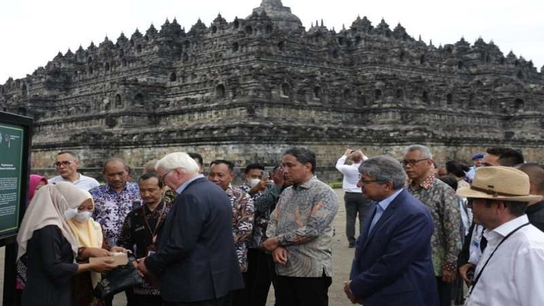  Presiden Jerman Terkesan dengan Candi Borobudur, Naik hingga Stupa Induk 