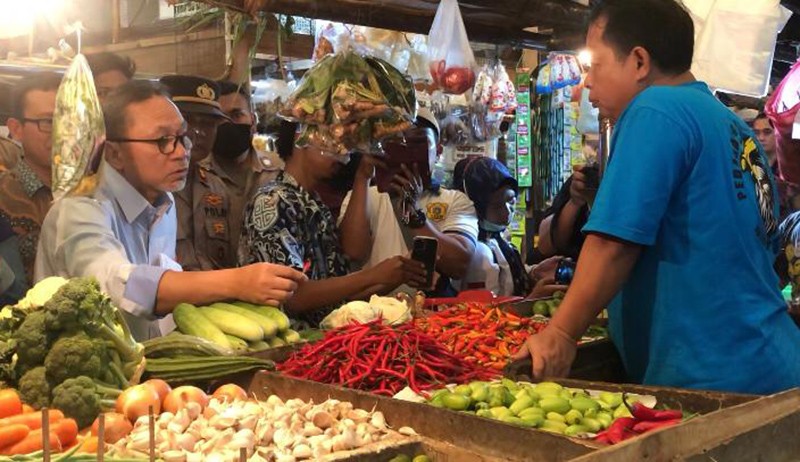 Mendag Zulhas Blusukan ke Pasar, Siap Eksekusi Perintah Presiden Turunkan Harga Migor - Bagian 2