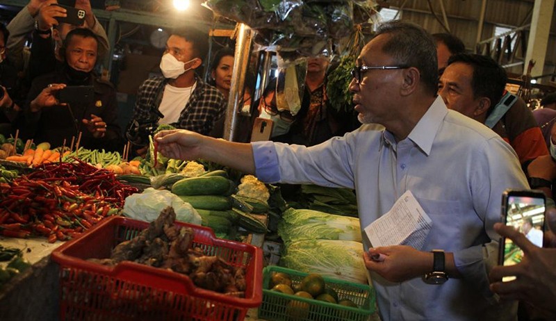 Mendag Zulhas Blusukan ke Pasar, Siap Eksekusi Perintah Presiden Turunkan Harga Migor - Bagian 1