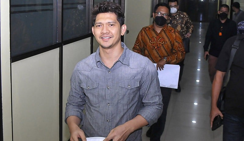 Momen Iko Uwais Diperiksa di Polres Metro Bekasi Kota - Bagian 1