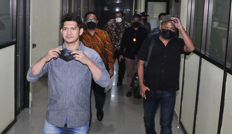 Momen Iko Uwais Diperiksa di Polres Metro Bekasi Kota - Bagian 2