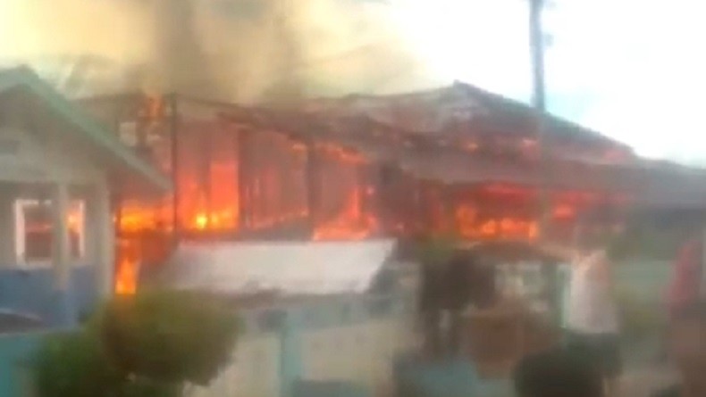 Kebakaran di OKI, Api Berkobar Hanguskan 2 Rumah 