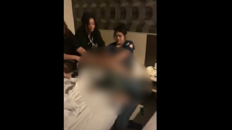 Viral Video Perempuan Dikeroyok dan Ditelanjangi di Kamar Hotel, Ternyata Ini Pemicunya