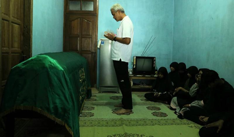  Teman Kecilnya Meninggal, Ganjar Kenang saat Berangkat Sekolah Tak Pernah Pakai Sepatu
