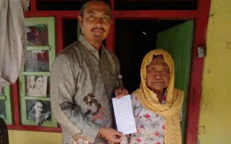 title Kisah Mbah Jumi’ah, Kurban Sapi setelah Nabung Selama 10 Tahun dari Hasil Memulung Kisah Mbah Jumi’ah, Kurban Sapi setelah Nabung Selama 10 Tahun dari Hasil Memulung
