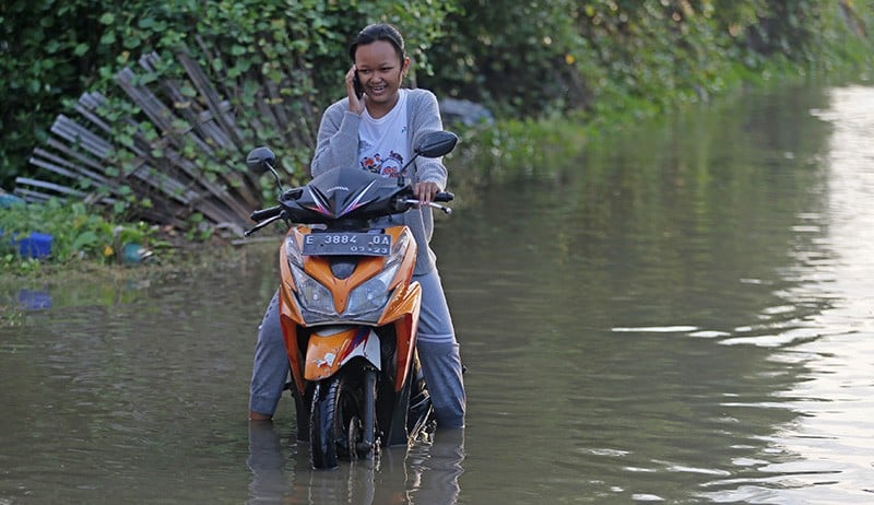 Markas Satpolair Polres Indramayu Terendam Banjir Rob - Bagian 3