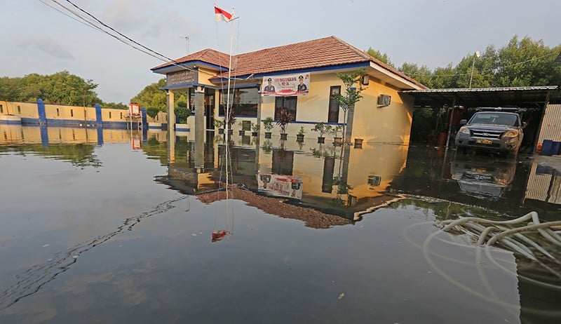 Markas Satpolair Polres Indramayu Terendam Banjir Rob