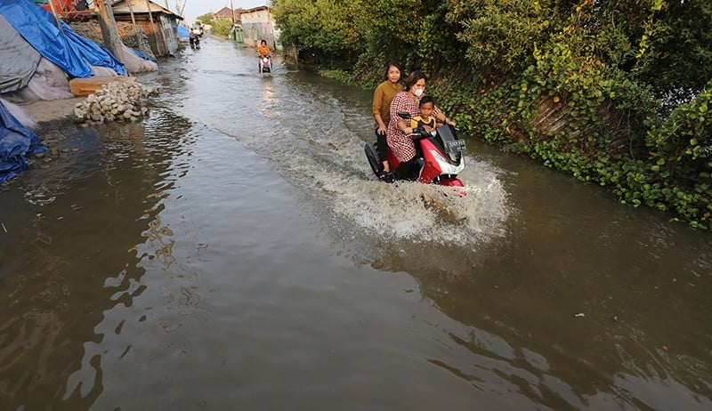 Markas Satpolair Polres Indramayu Terendam Banjir Rob - Bagian 2