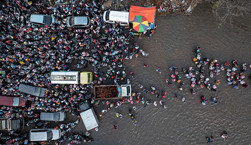 Pelabuhan Tanjung Emas Semarang Banjir Rob Lagi, Ratusan Motor Buruh Terendam - Bagian 2
