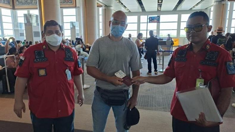 title Bule Polandia Mantan Napi Kasus Skimming Dideportasi dari Bali Bule Polandia Mantan Napi Kasus Skimming Dideportasi dari Bali