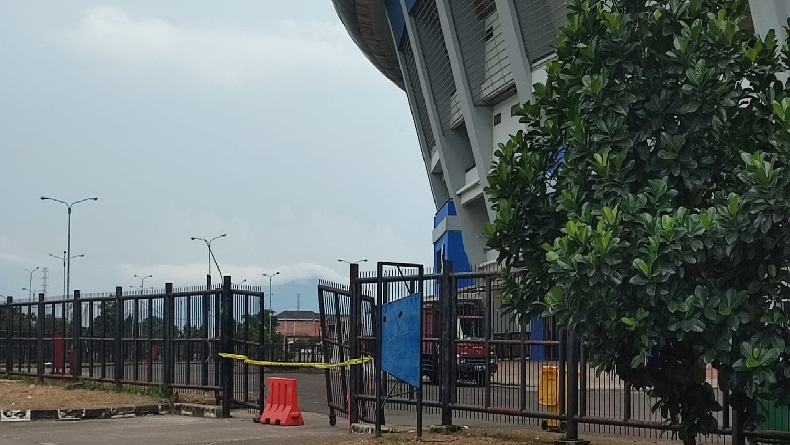 Insiden 2 Bobotoh Tewas Diusut, Gerbang Biru Stadion GBLA Dipasangi Garis Polisi 
