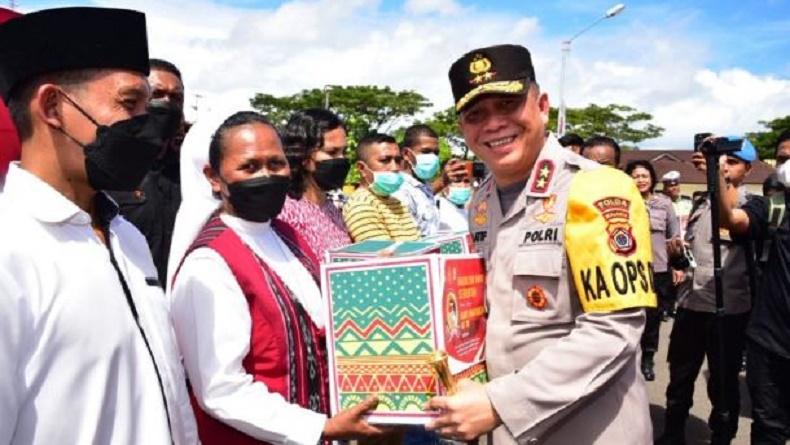 Baksos Sambut Hari Bhayangkara, Polda Maluku Bagikan 1.300 Paket Sembako