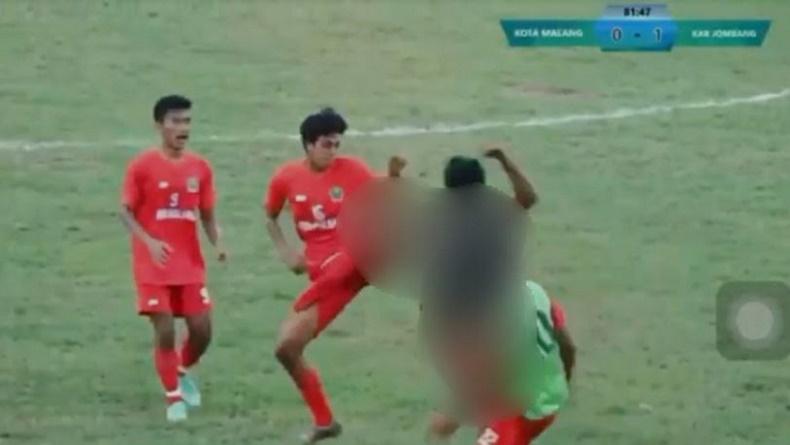 Laga Sepak Bola Porprov Jatim Ricuh, Pemain 2 Tim Saling Pukul dan Tendang