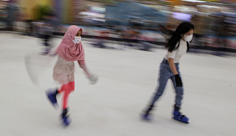Serunya Bermain Salju di Pusat Perbelanjaan Kawasan Serpong - Bagian 3