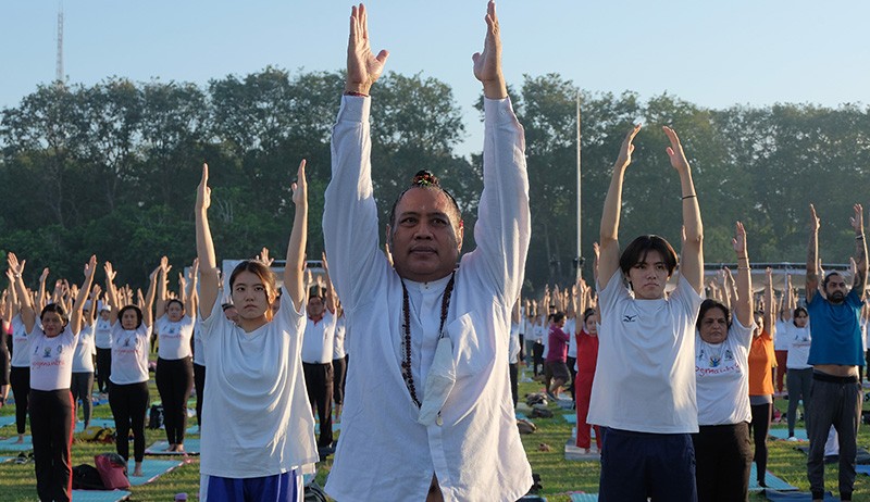 Ratusan Peserta dari Berbagai Negara Peringati Hari Yoga Internasional di Bali - Bagian 3