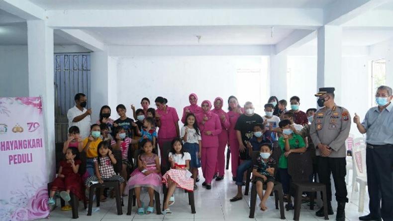 Polda Sulut dan Bhayangkari Anjangsana ke Panti Asuhan serta Anggota Keluarga Besar Polri yang Sakit
