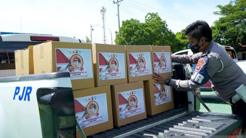 Polda Gorontalo Salurkan 3.500 Paket Bantuan Sosial di Hari Bhayangkara   