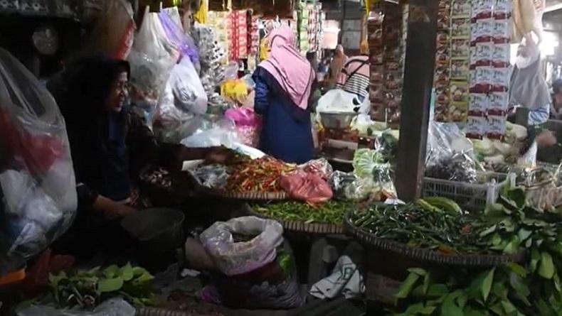 Harga Cabai Naik, Omzet Pedagang di Pasar Kendal Anjlok 50 Persen
