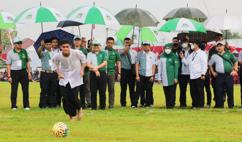 Kick Off Liga Santri Piala KASAD, Gubernur Khofifah: Saatnya Hiasi Sepak Bola Indonesia 