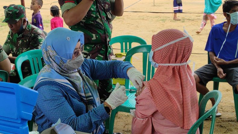 Kejar Target, Satgas Covid-19 Bangka Barat Gelar Vaksinasi Jemput Bola ke Pelosok Desa